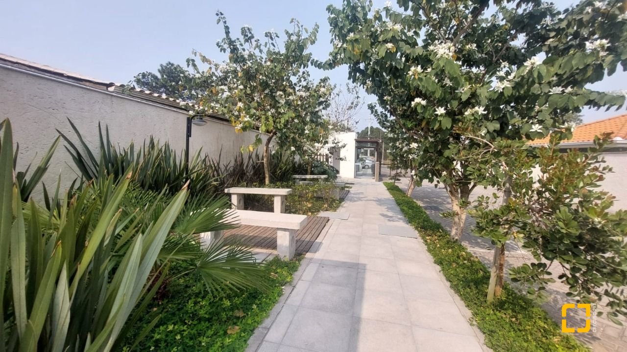 Apartamento com 71m², 3 quartos (sendo 1 suíte), 1 garagem, no bairro Campeche em Florianópolis