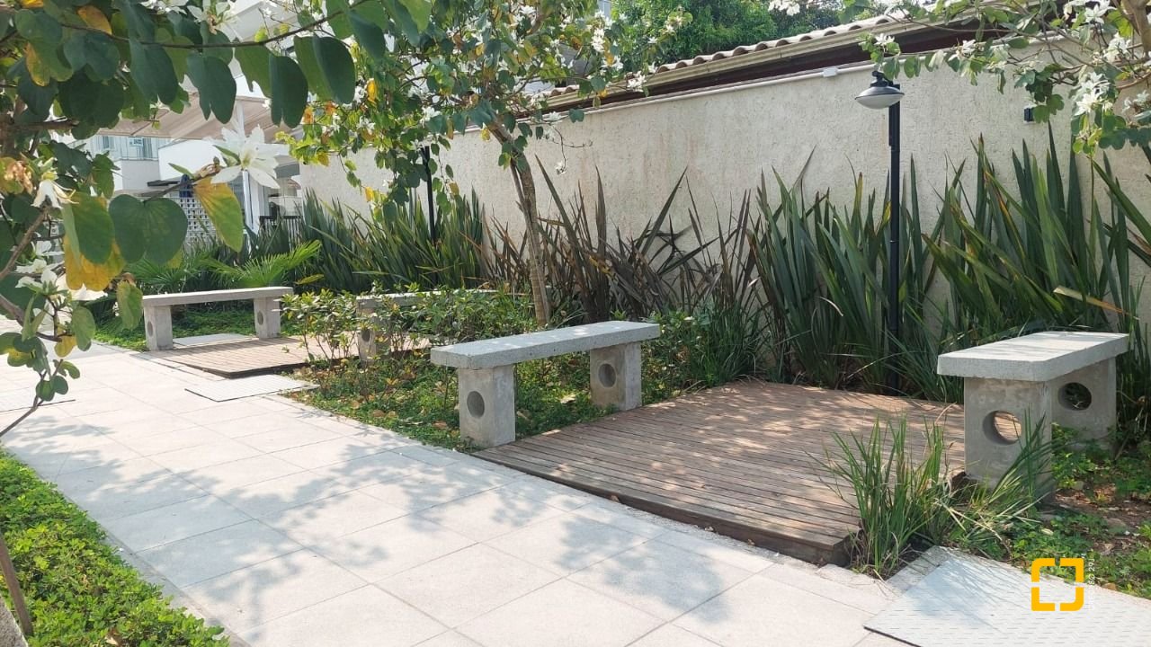 Apartamento com 71m², 3 quartos (sendo 1 suíte), 1 garagem, no bairro Campeche em Florianópolis