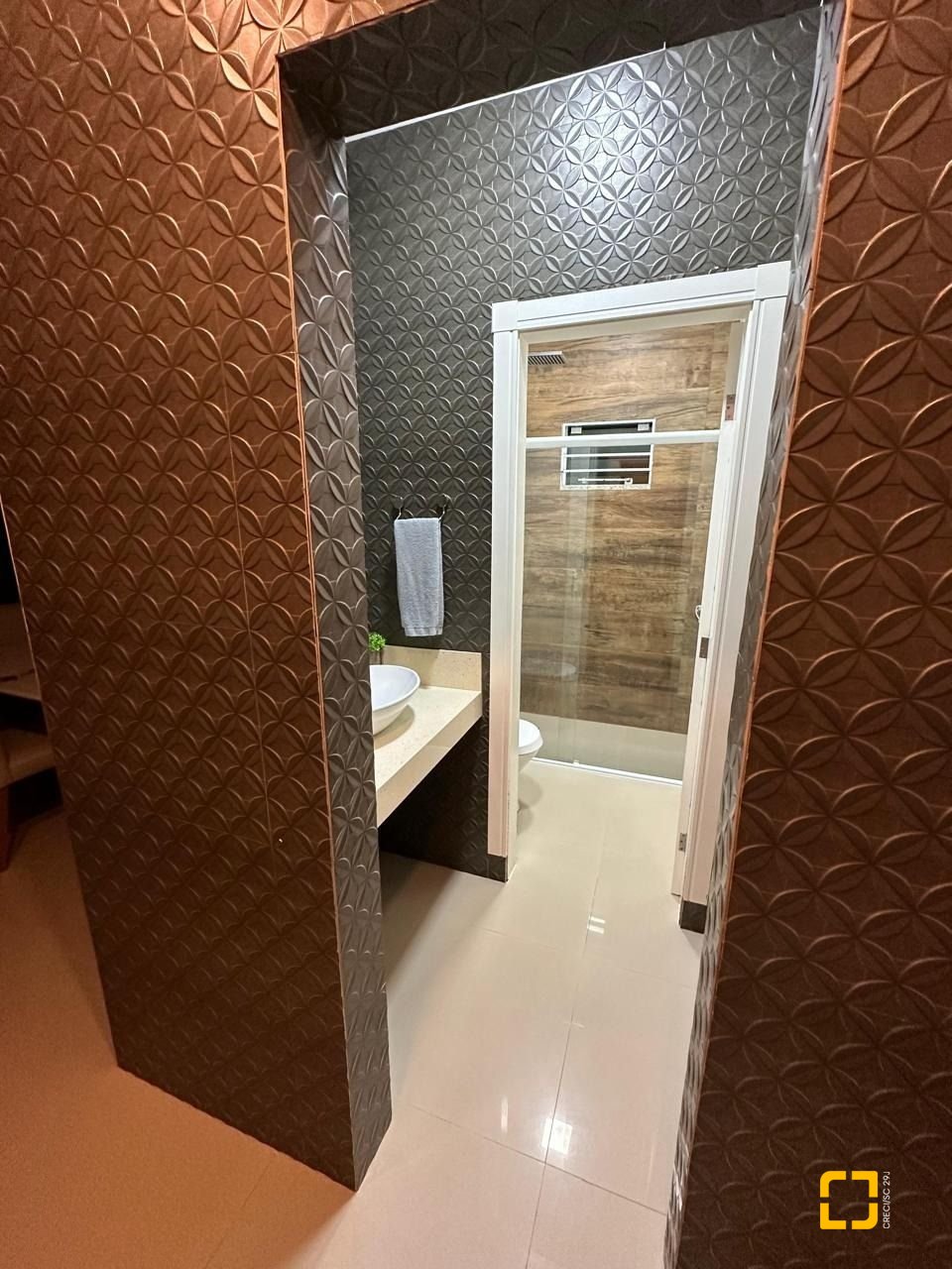 Casa com 210m², 3 quartos (sendo 1 suíte), 2 garagens, no bairro Aririu em Palhoça
