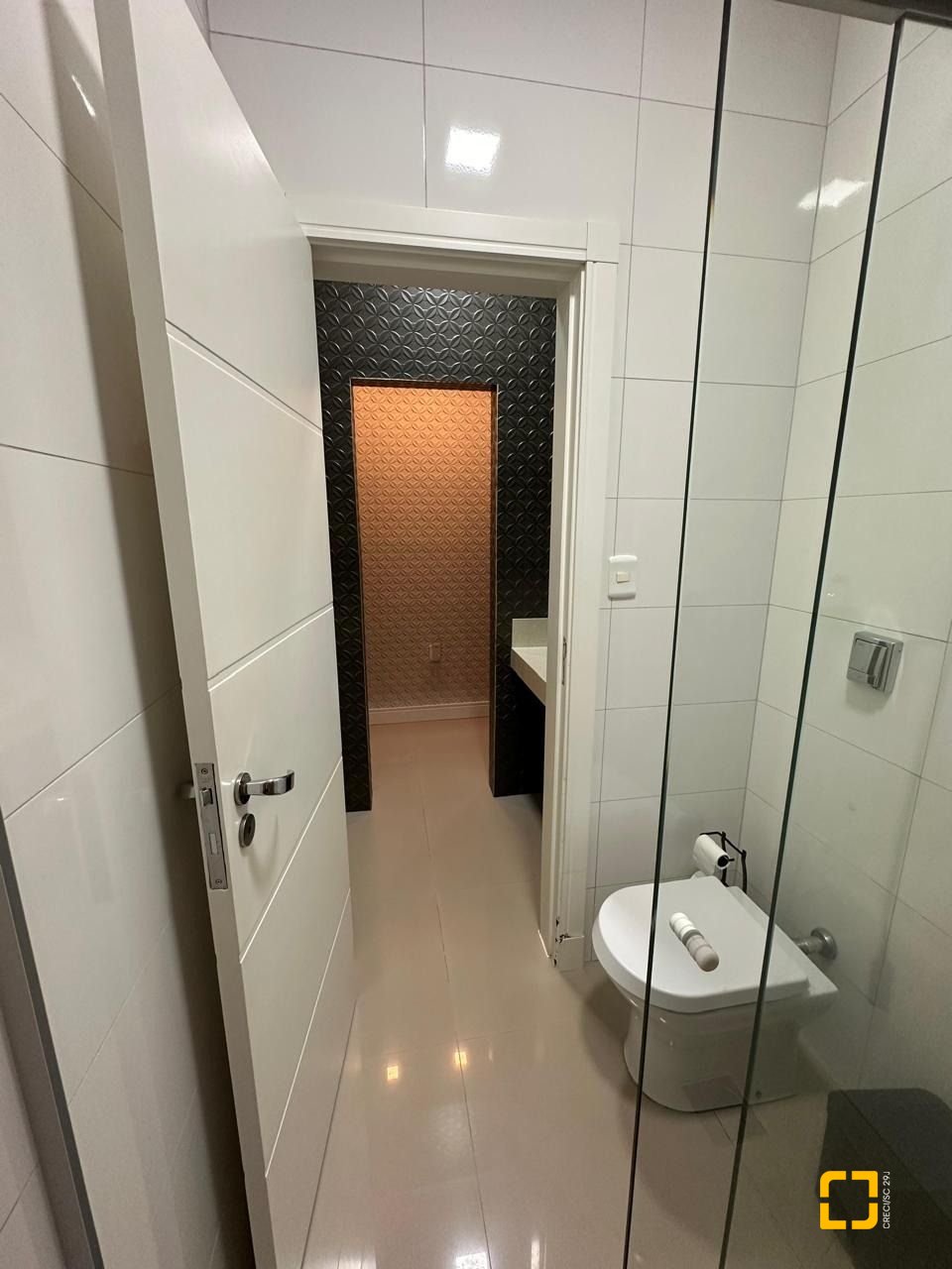 Casa com 210m², 3 quartos (sendo 1 suíte), 2 garagens, no bairro Aririu em Palhoça