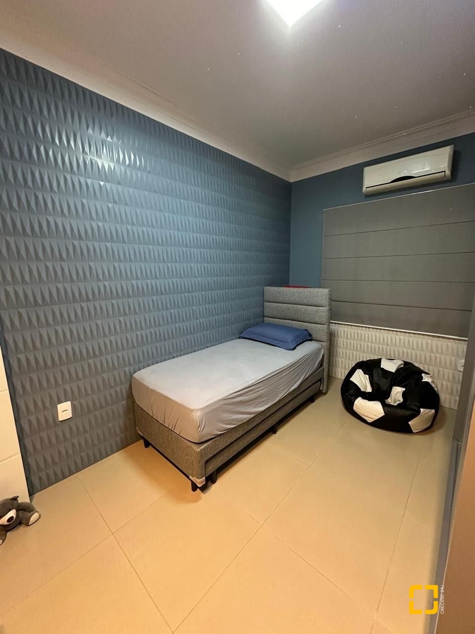 Casa com 210m², 3 quartos (sendo 1 suíte), 2 garagens, no bairro Aririu em Palhoça