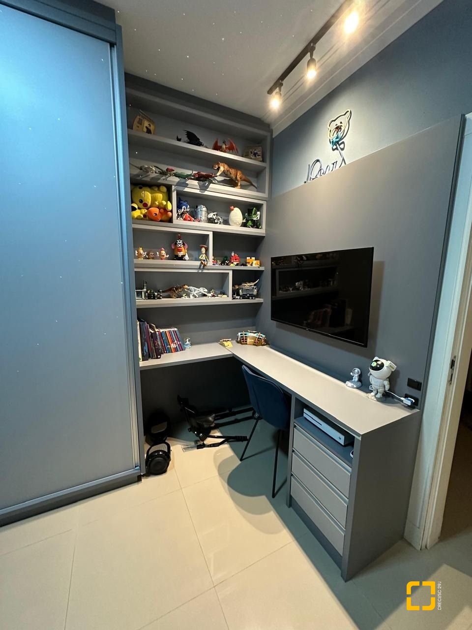 Casa com 210m², 3 quartos (sendo 1 suíte), 2 garagens, no bairro Aririu em Palhoça