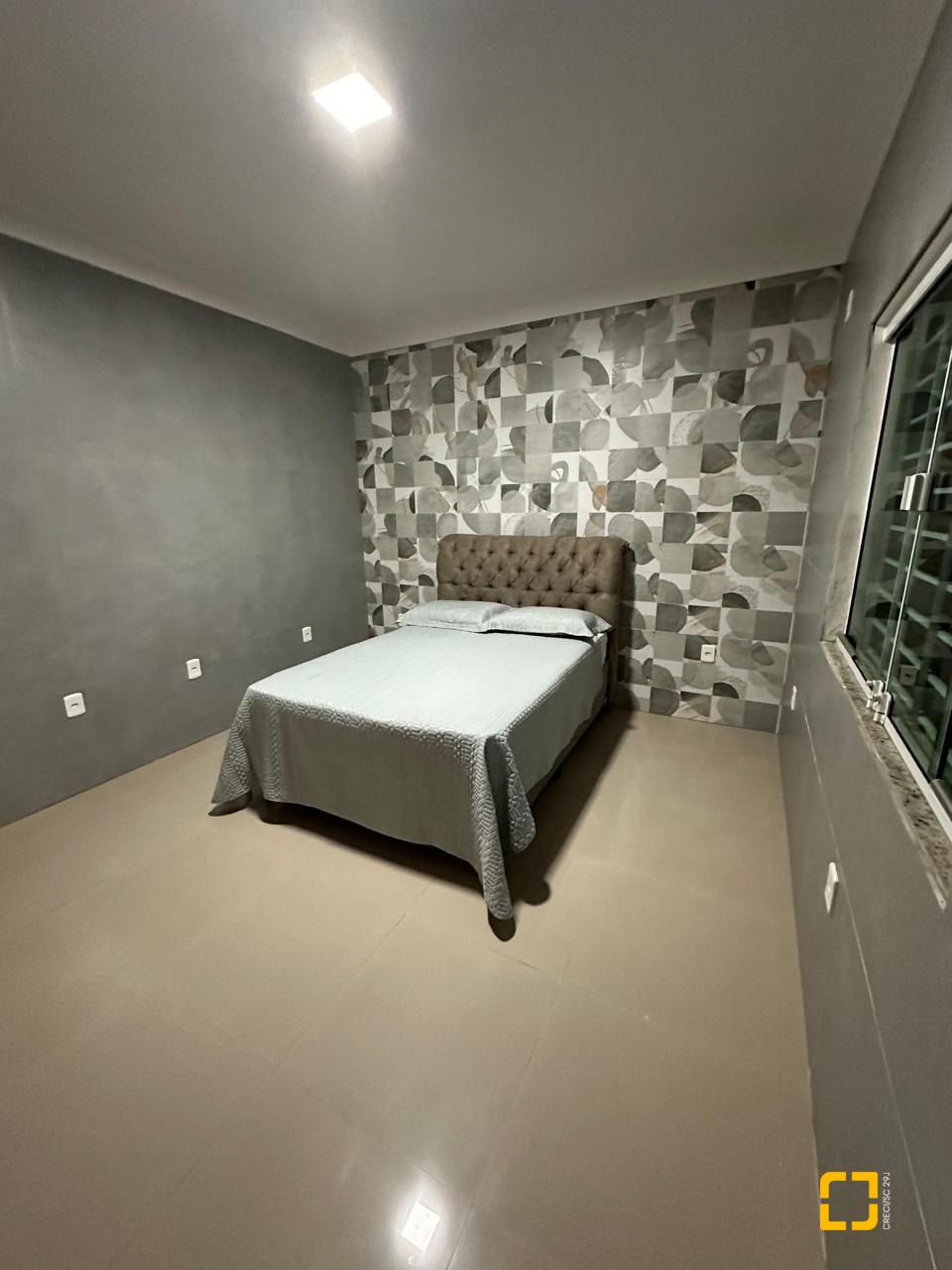 Casa com 210m², 3 quartos (sendo 1 suíte), 2 garagens, no bairro Aririu em Palhoça