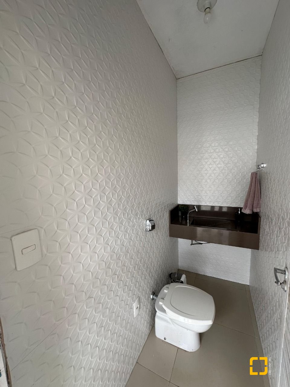 Casa com 210m², 3 quartos (sendo 1 suíte), 2 garagens, no bairro Aririu em Palhoça