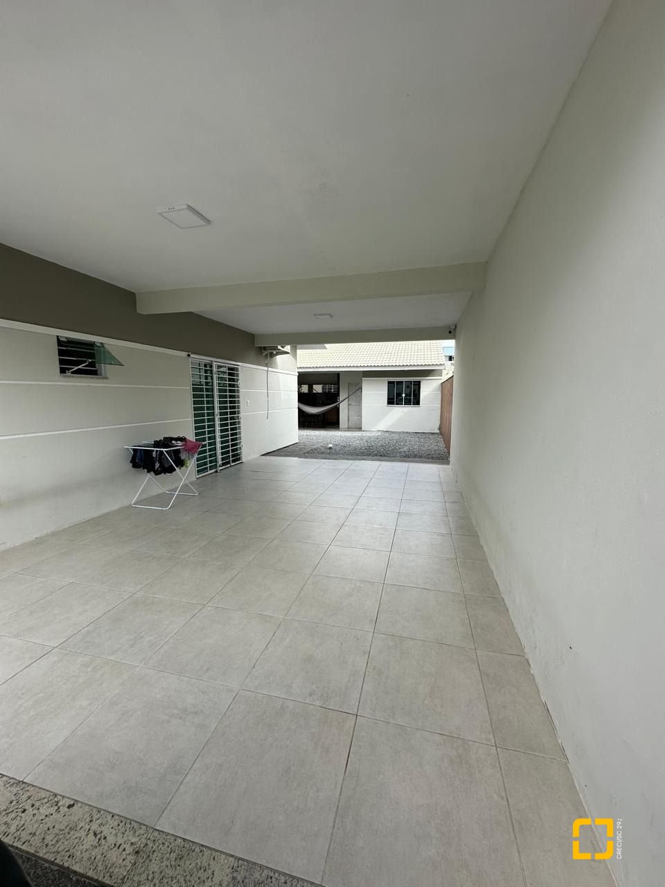 Casa com 210m², 3 quartos (sendo 1 suíte), 2 garagens, no bairro Aririu em Palhoça