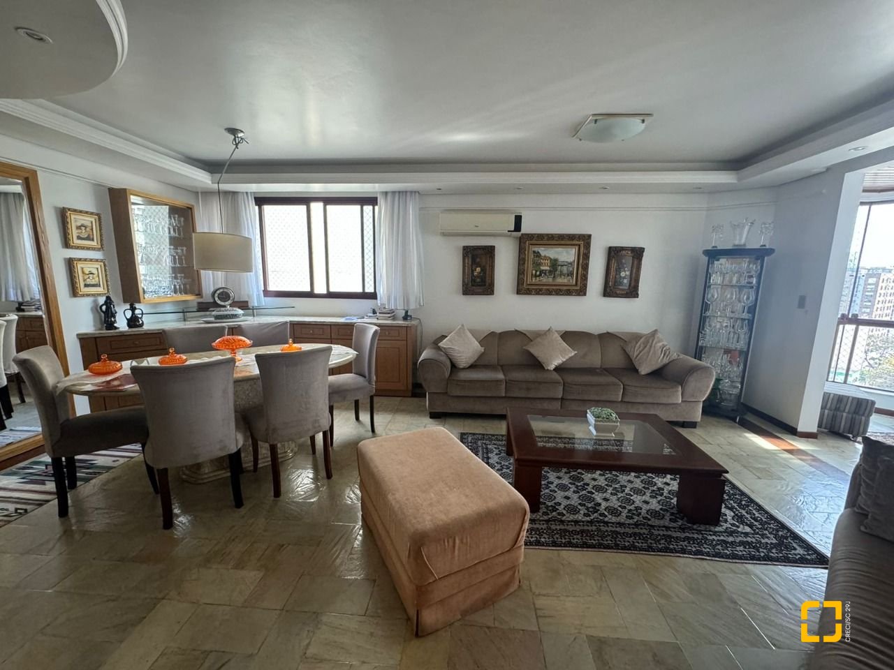 Apartamento com 129m², 6 quartos (sendo 2 suítes), 2 garagens, no bairro Centro em Florianópolis