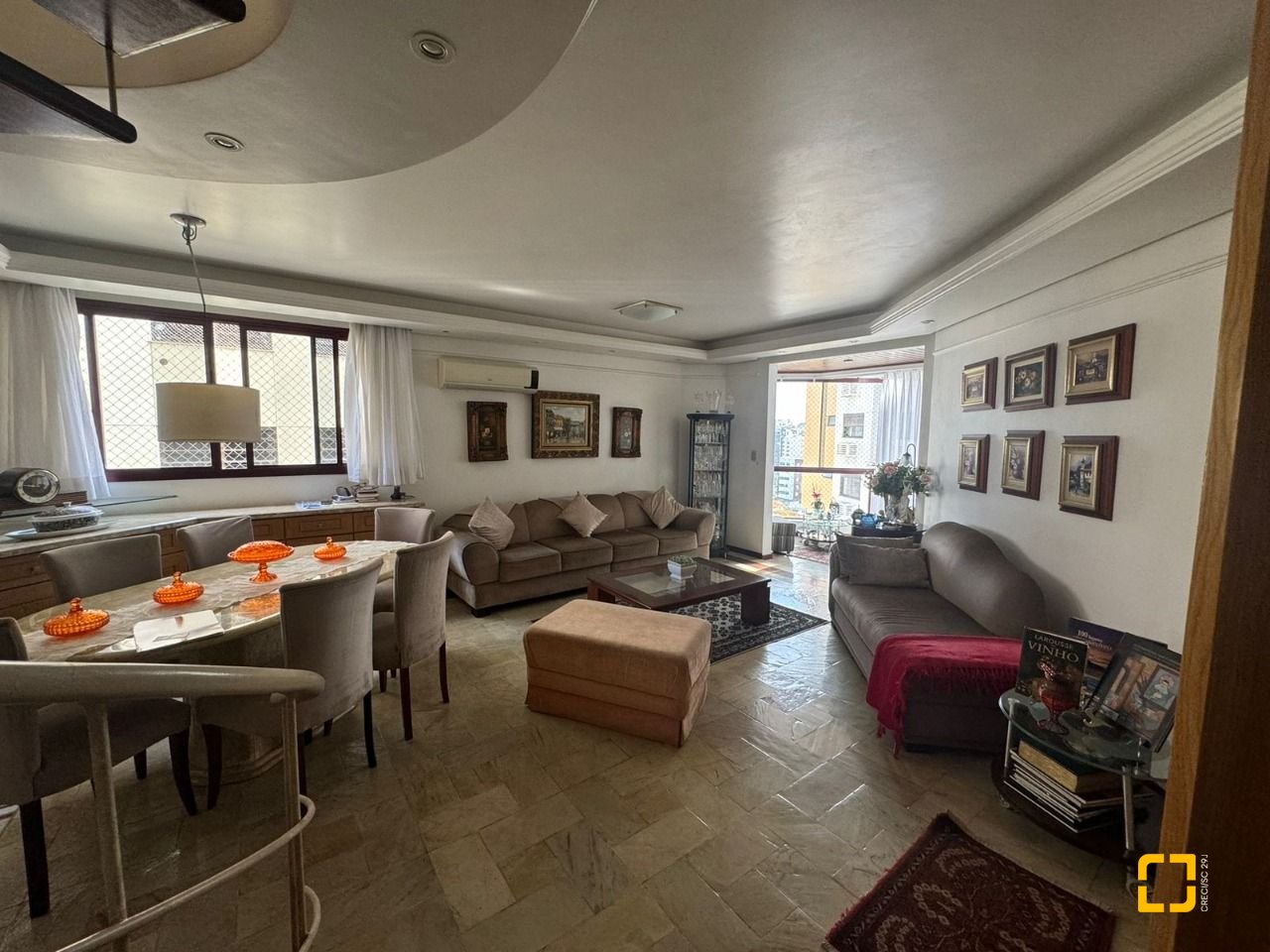 Apartamento com 129m², 6 quartos (sendo 2 suítes), 2 garagens, no bairro Centro em Florianópolis