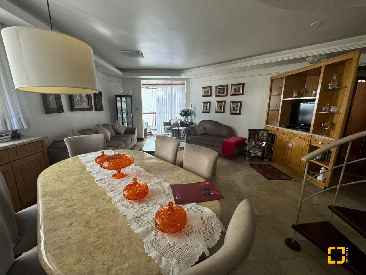 Apartamento com 129m², 6 quartos (sendo 2 suítes), 2 garagens, no bairro Centro em Florianópolis