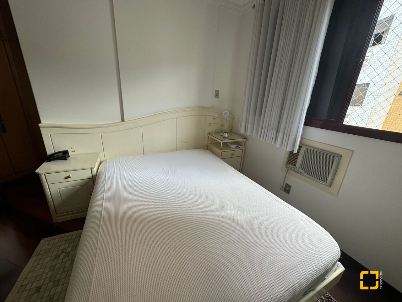 Apartamento com 129m², 6 quartos (sendo 2 suítes), 2 garagens, no bairro Centro em Florianópolis