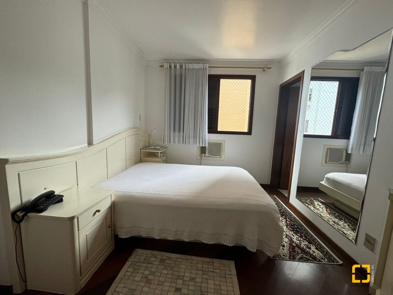Apartamento com 129m², 6 quartos (sendo 2 suítes), 2 garagens, no bairro Centro em Florianópolis