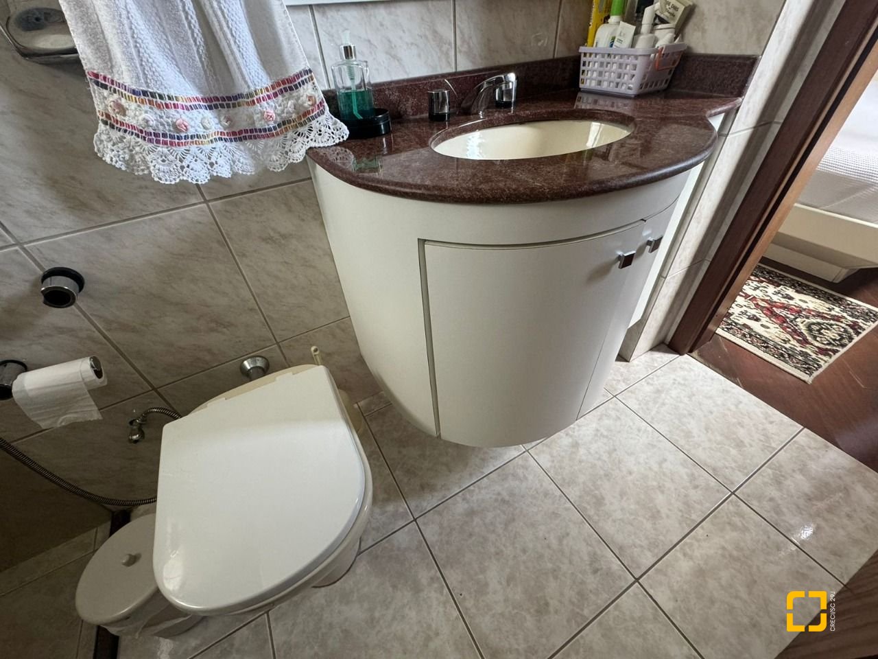 Apartamento com 129m², 6 quartos (sendo 2 suítes), 2 garagens, no bairro Centro em Florianópolis