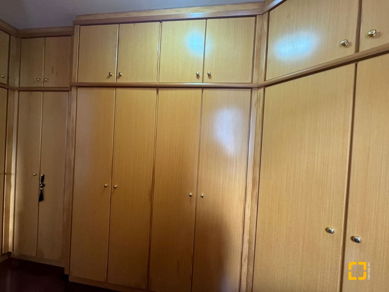 Apartamento com 129m², 6 quartos (sendo 2 suítes), 2 garagens, no bairro Centro em Florianópolis