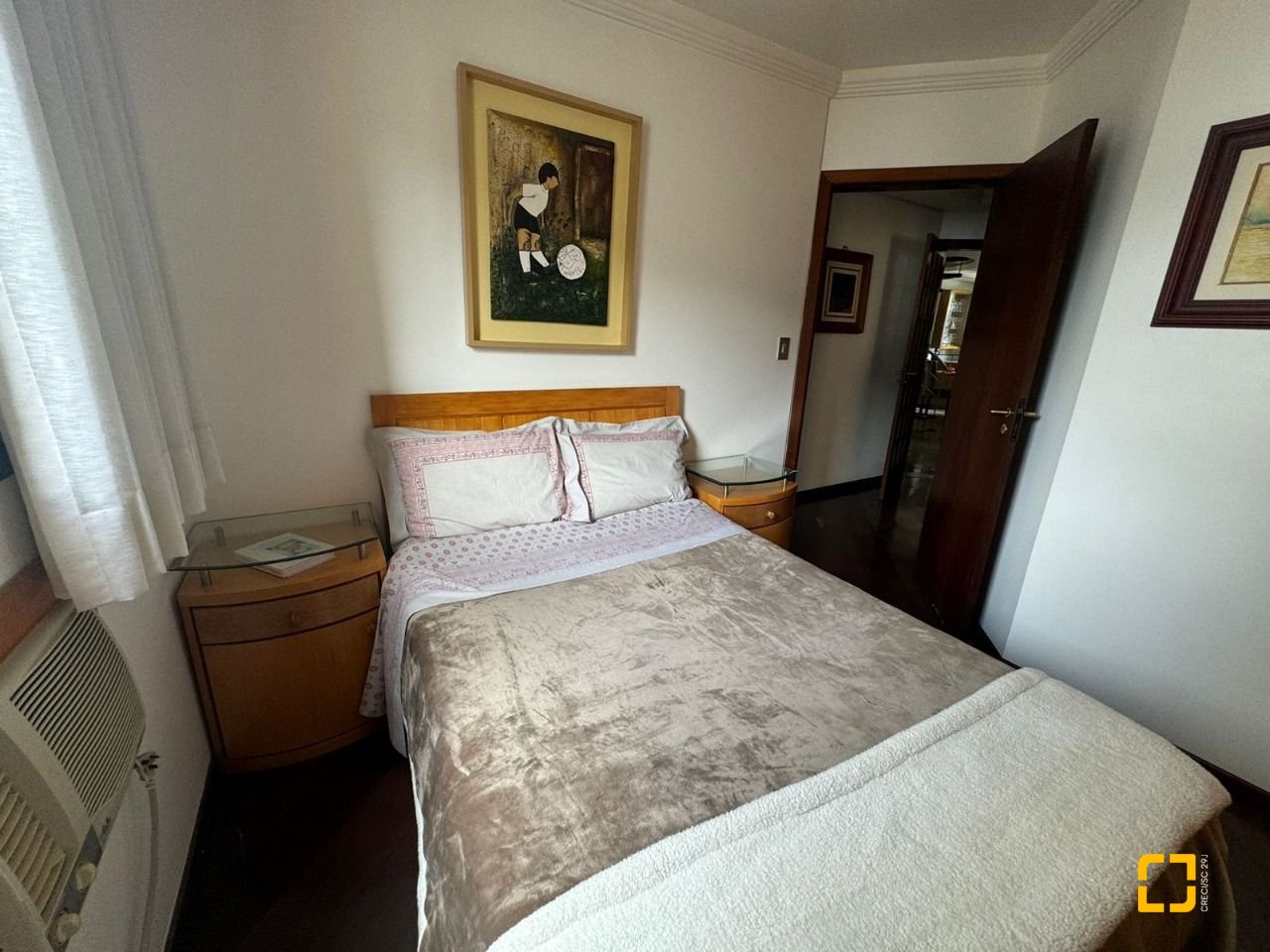 Apartamento com 129m², 6 quartos (sendo 2 suítes), 2 garagens, no bairro Centro em Florianópolis