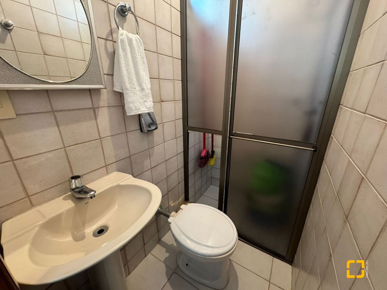 Apartamento com 129m², 6 quartos (sendo 2 suítes), 2 garagens, no bairro Centro em Florianópolis