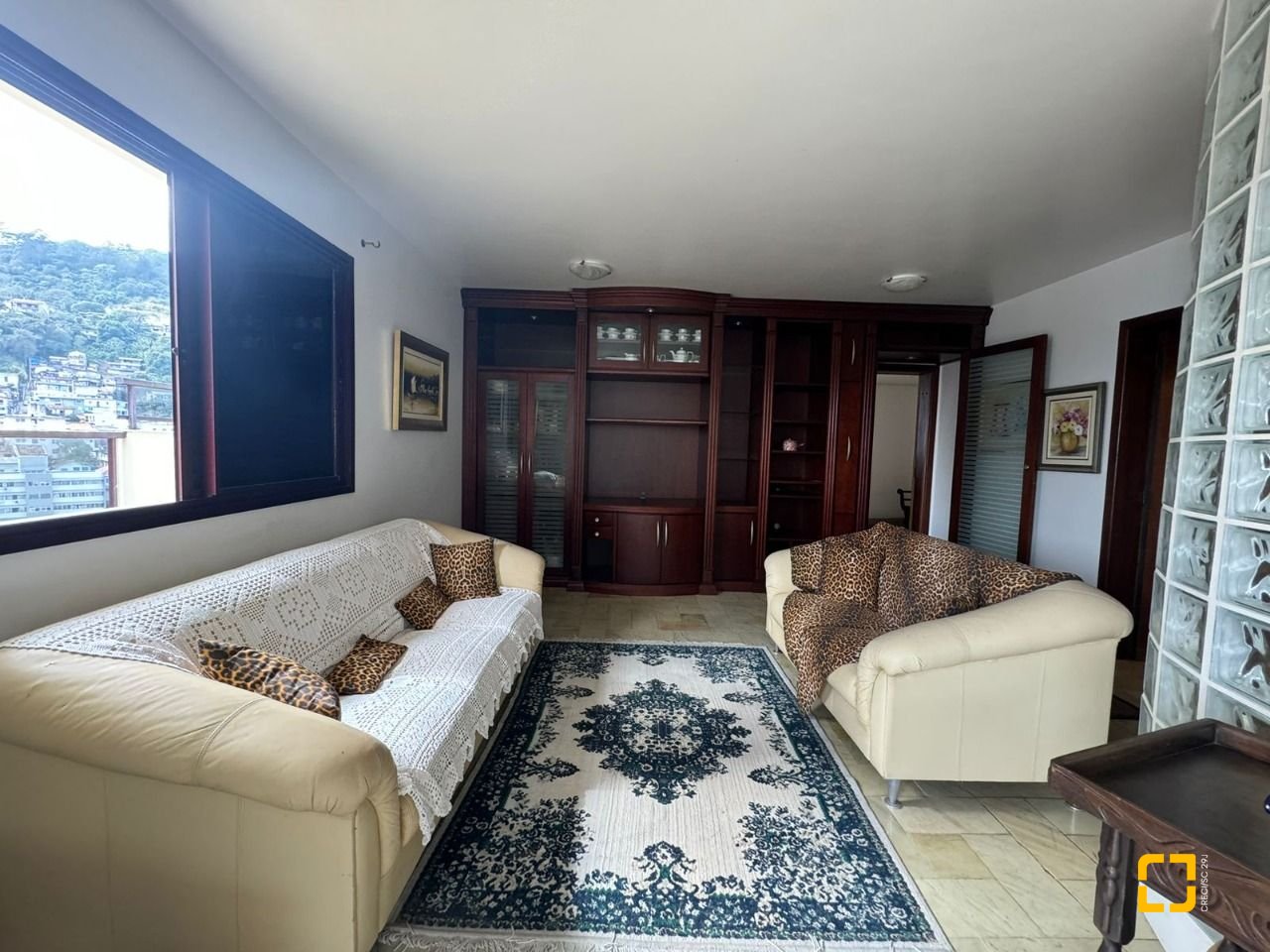 Apartamento com 129m², 6 quartos (sendo 2 suítes), 2 garagens, no bairro Centro em Florianópolis