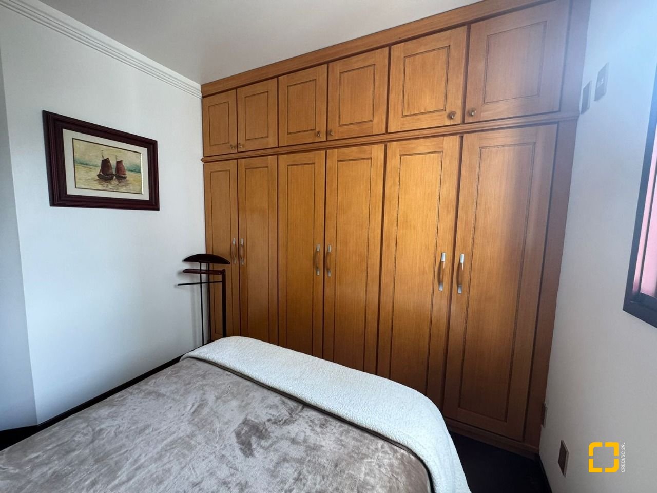 Apartamento com 129m², 6 quartos (sendo 2 suítes), 2 garagens, no bairro Centro em Florianópolis