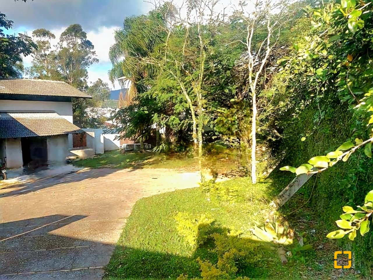 Casa com 2247m², 6 quartos (sendo 2 suítes), 10 garagens, no bairro Carvoeira em Florianópolis