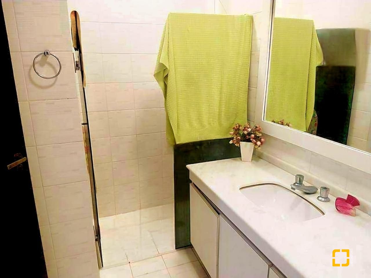 Casa com 2247m², 6 quartos (sendo 2 suítes), 10 garagens, no bairro Carvoeira em Florianópolis