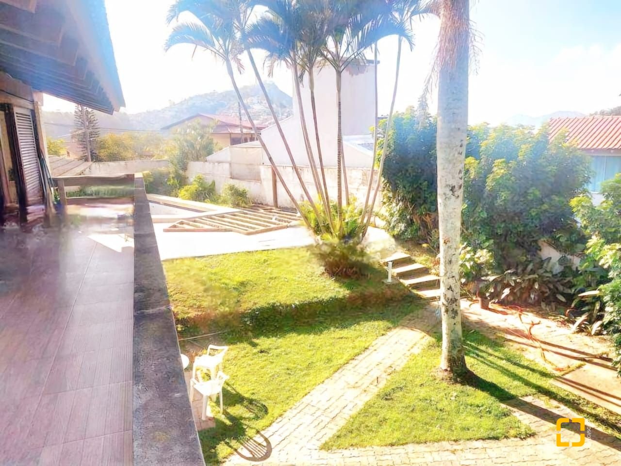 Casa com 2247m², 6 quartos (sendo 2 suítes), 10 garagens, no bairro Carvoeira em Florianópolis