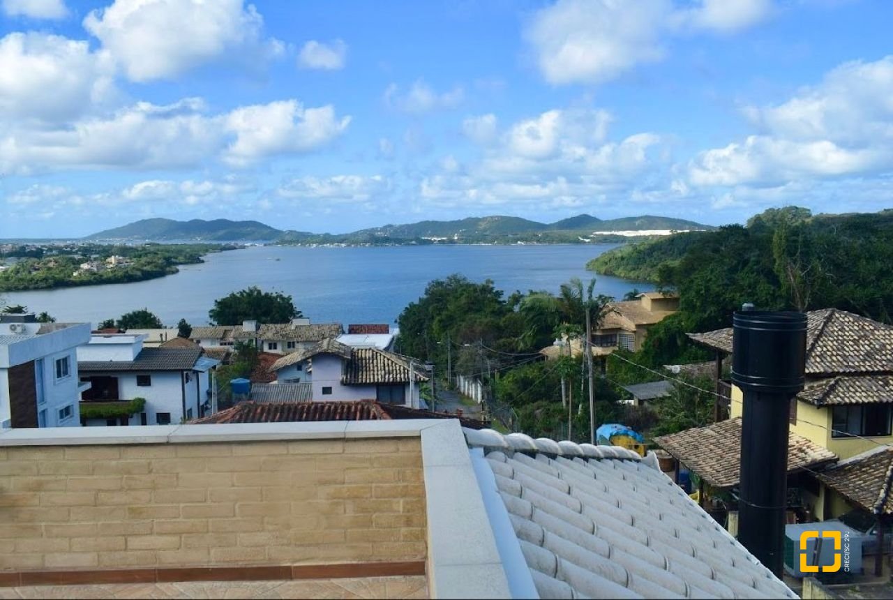 Casa com 209m², 5 quartos (sendo 1 suíte), 2 garagens, no bairro Lagoa da Conceição em Florianópolis