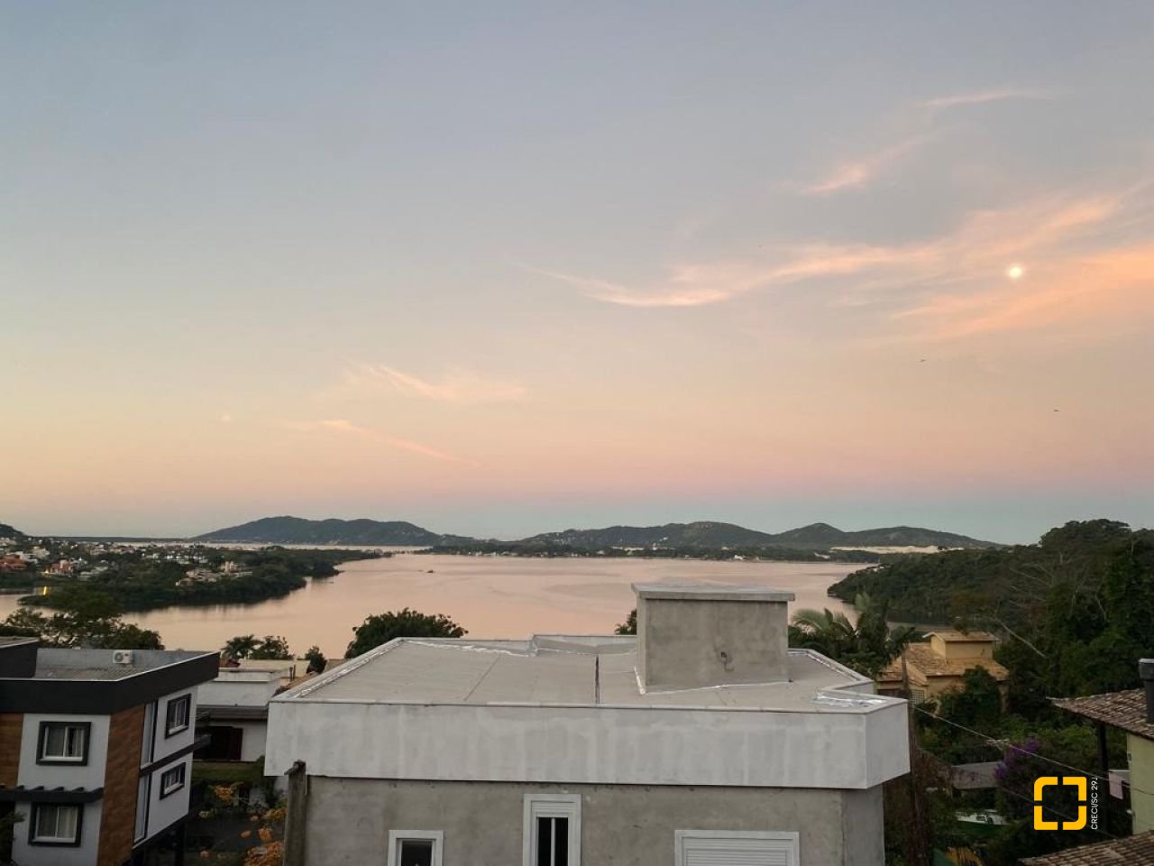 Casa com 209m², 5 quartos (sendo 1 suíte), 2 garagens, no bairro Lagoa da Conceição em Florianópolis