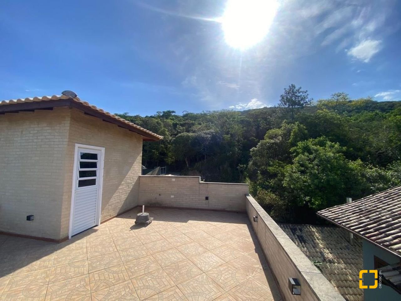 Casa com 209m², 5 quartos (sendo 1 suíte), 2 garagens, no bairro Lagoa da Conceição em Florianópolis