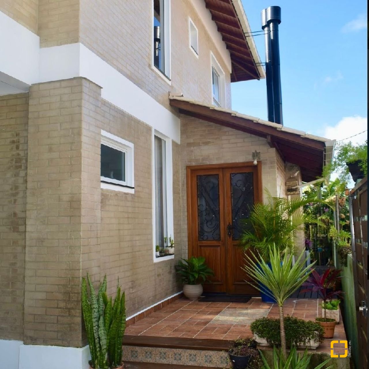 Casa com 209m², 5 quartos (sendo 1 suíte), 2 garagens, no bairro Lagoa da Conceição em Florianópolis