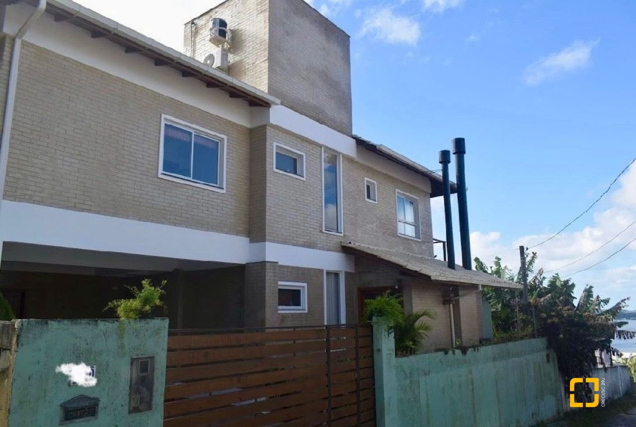 Casa com 209m², 5 quartos (sendo 1 suíte), 2 garagens, no bairro Lagoa da Conceição em Florianópolis