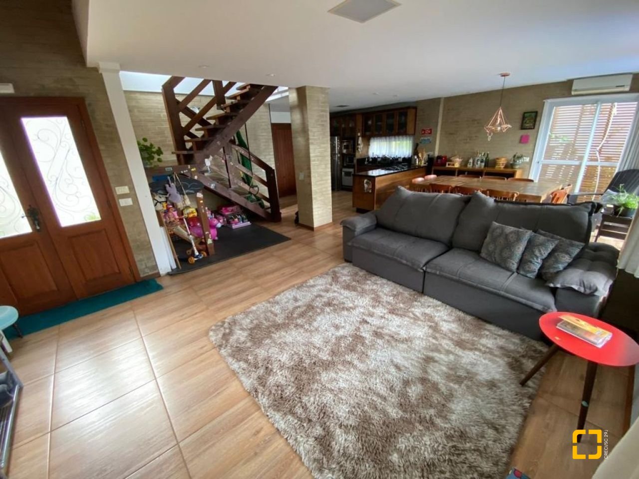 Casa com 209m², 5 quartos (sendo 1 suíte), 2 garagens, no bairro Lagoa da Conceição em Florianópolis