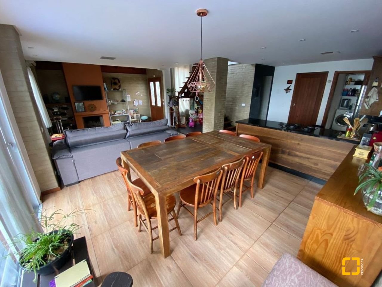 Casa com 209m², 5 quartos (sendo 1 suíte), 2 garagens, no bairro Lagoa da Conceição em Florianópolis