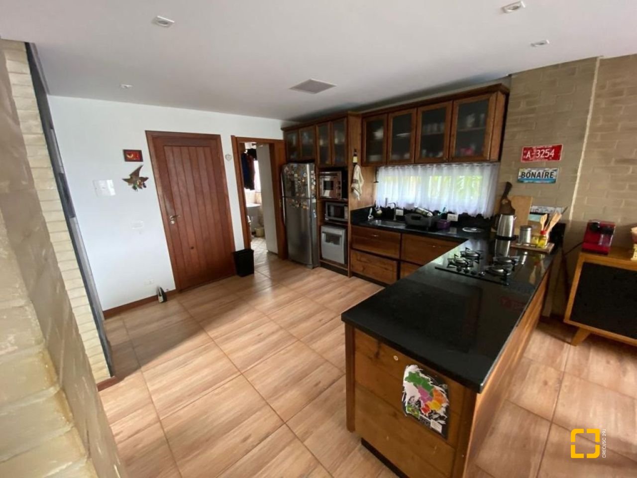 Casa com 209m², 5 quartos (sendo 1 suíte), 2 garagens, no bairro Lagoa da Conceição em Florianópolis