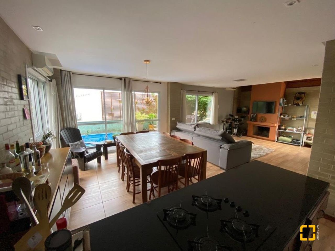 Casa com 209m², 5 quartos (sendo 1 suíte), 2 garagens, no bairro Lagoa da Conceição em Florianópolis