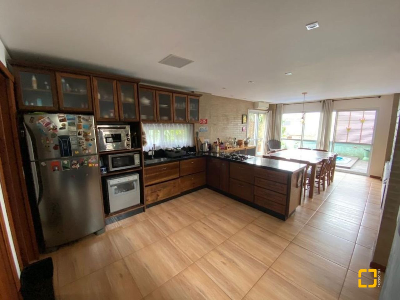Casa com 209m², 5 quartos (sendo 1 suíte), 2 garagens, no bairro Lagoa da Conceição em Florianópolis