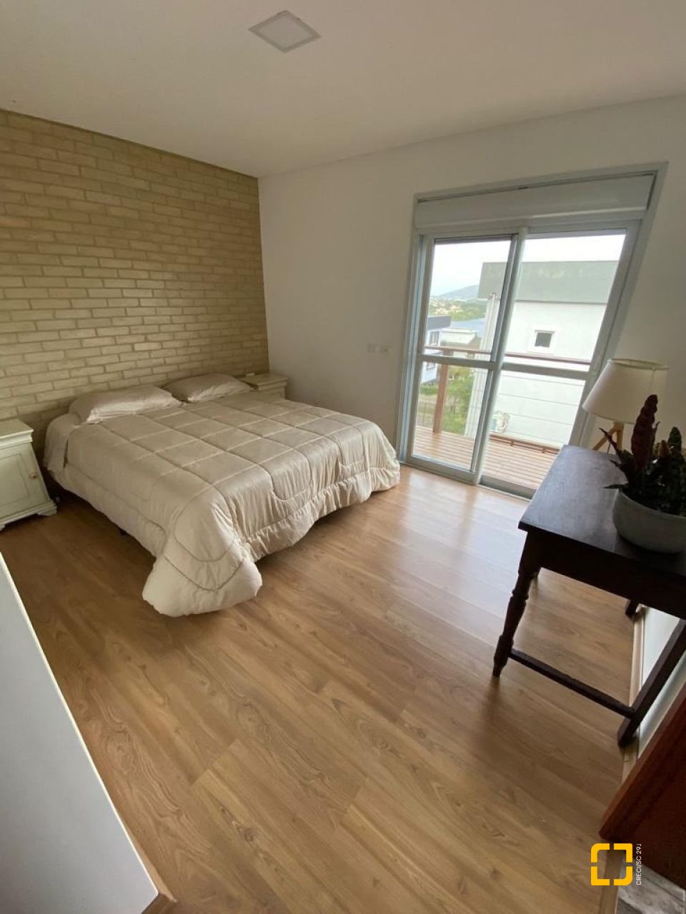 Casa com 209m², 5 quartos (sendo 1 suíte), 2 garagens, no bairro Lagoa da Conceição em Florianópolis