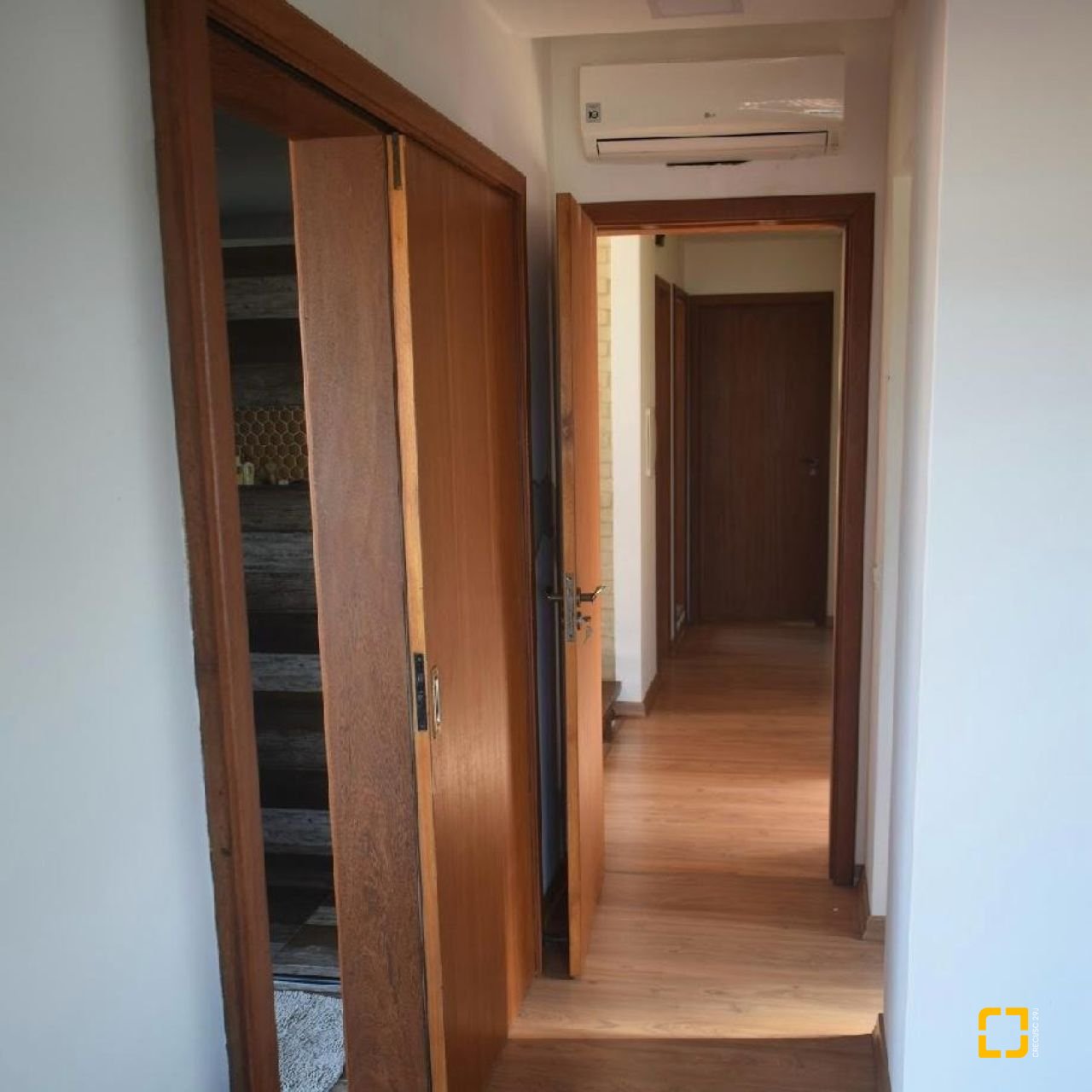 Casa com 209m², 5 quartos (sendo 1 suíte), 2 garagens, no bairro Lagoa da Conceição em Florianópolis