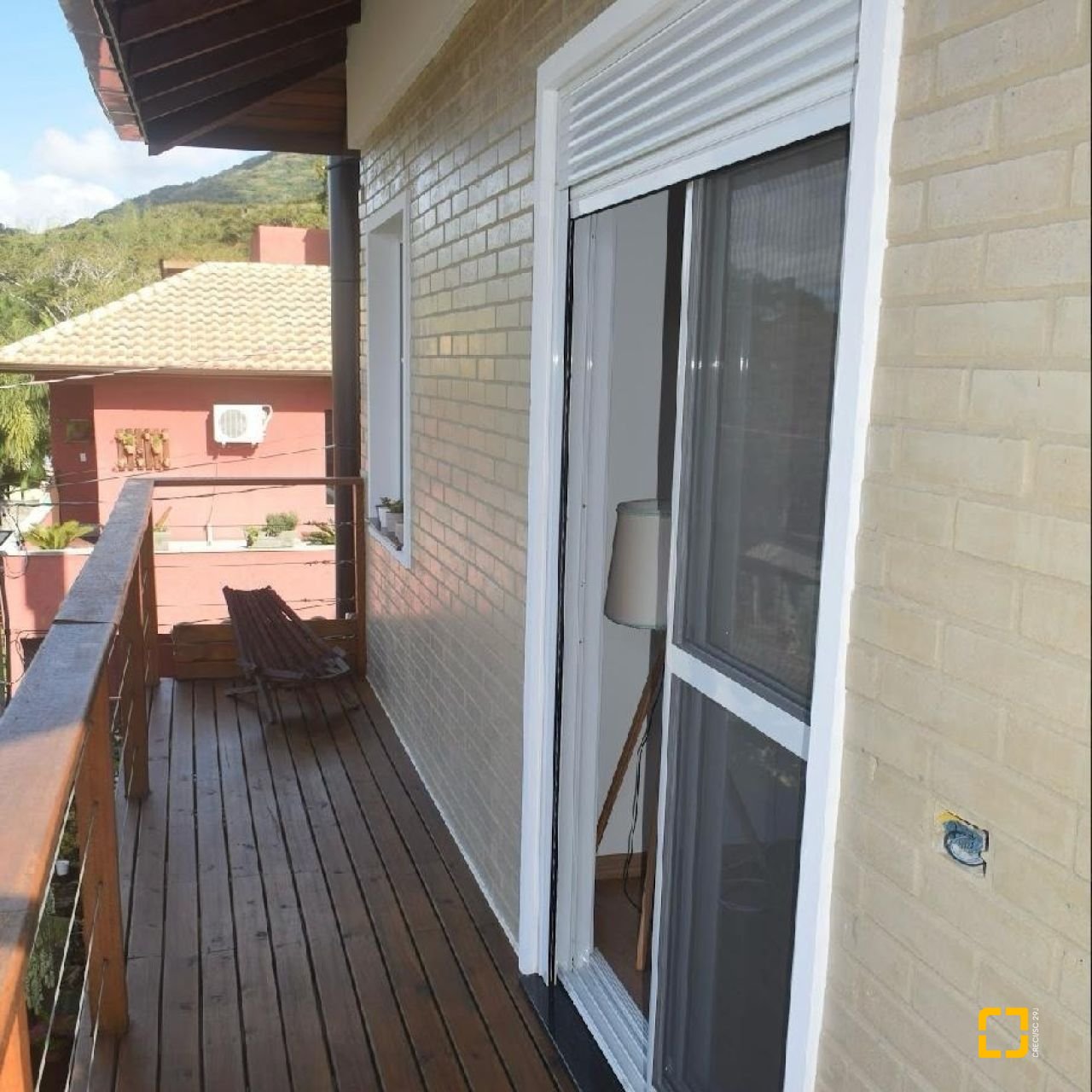 Casa com 209m², 5 quartos (sendo 1 suíte), 2 garagens, no bairro Lagoa da Conceição em Florianópolis