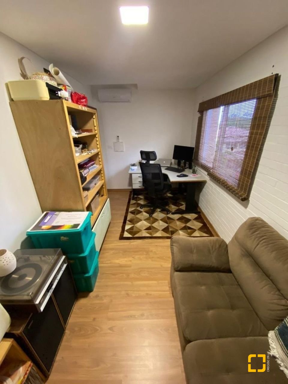 Casa com 209m², 5 quartos (sendo 1 suíte), 2 garagens, no bairro Lagoa da Conceição em Florianópolis