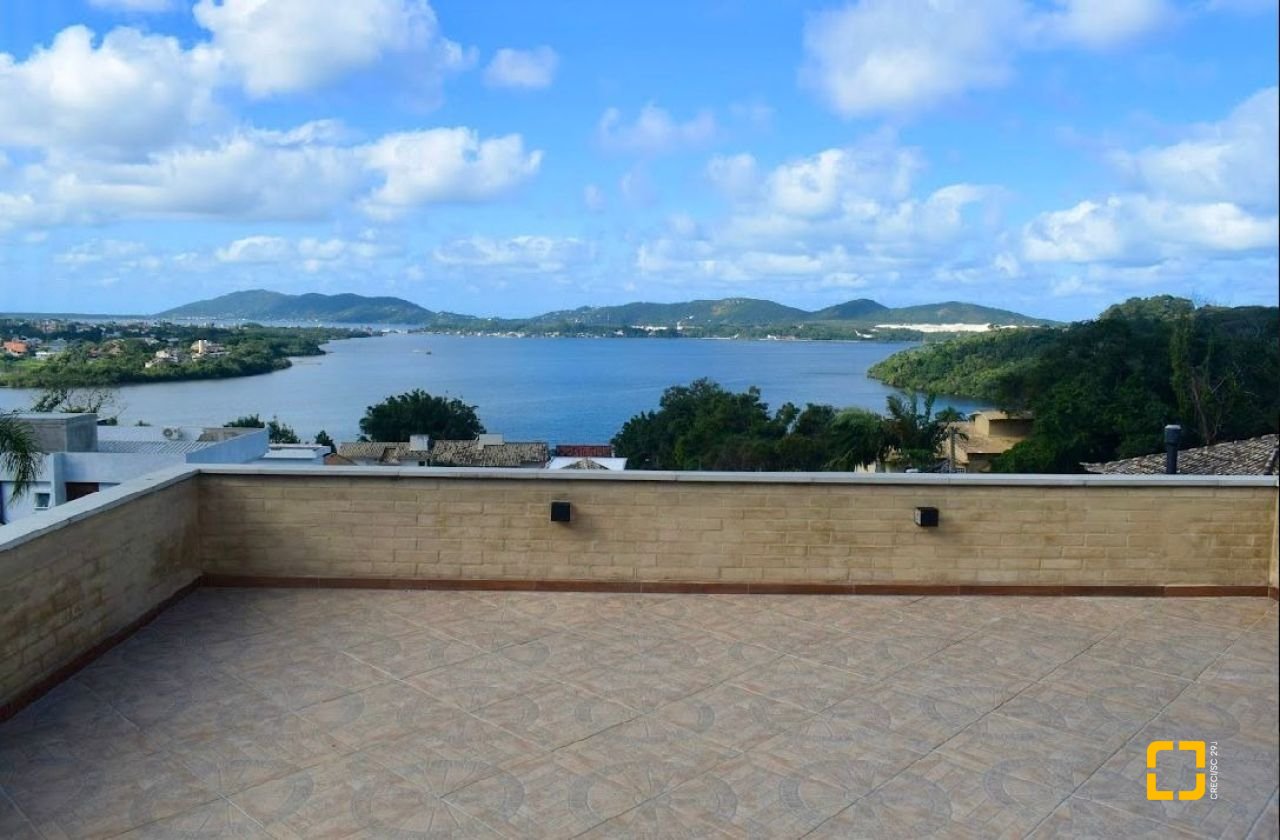 Casa com 209m², 5 quartos (sendo 1 suíte), 2 garagens, no bairro Lagoa da Conceição em Florianópolis