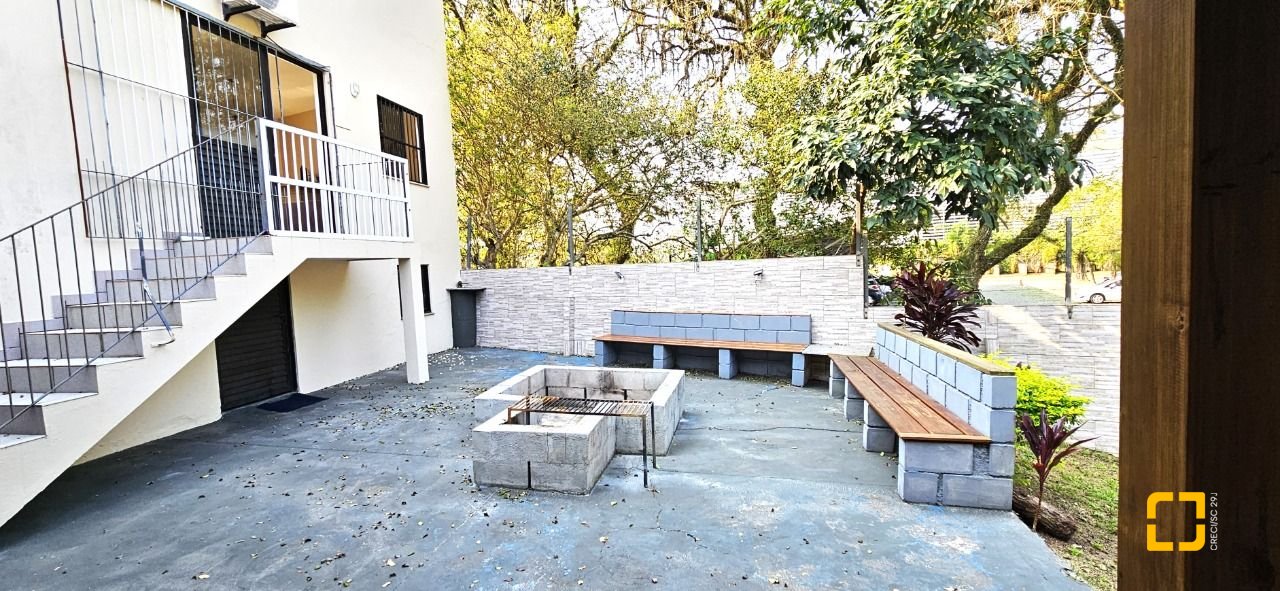 Casa com 228m², 3 quartos (sendo 1 suíte), 3 garagens, no bairro Pantanal em Florianópolis