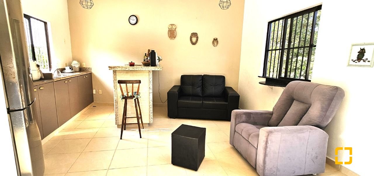 Casa com 228m², 3 quartos (sendo 1 suíte), 3 garagens, no bairro Pantanal em Florianópolis