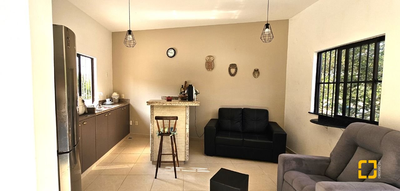 Casa com 228m², 3 quartos (sendo 1 suíte), 3 garagens, no bairro Pantanal em Florianópolis