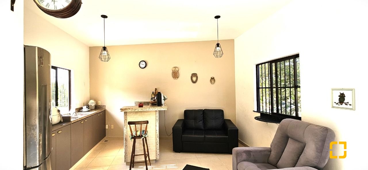 Casa com 228m², 3 quartos (sendo 1 suíte), 3 garagens, no bairro Pantanal em Florianópolis