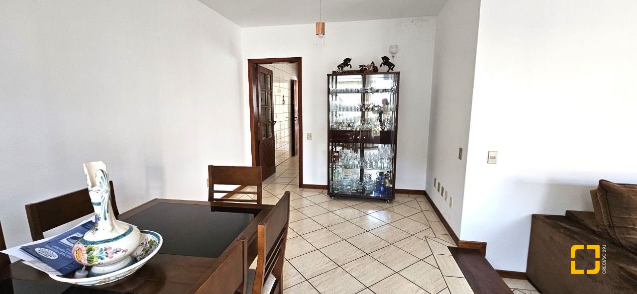 Casa com 228m², 3 quartos (sendo 1 suíte), 3 garagens, no bairro Pantanal em Florianópolis