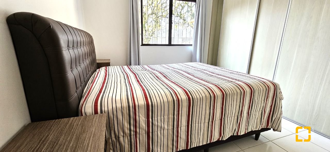 Casa com 228m², 3 quartos (sendo 1 suíte), 3 garagens, no bairro Pantanal em Florianópolis