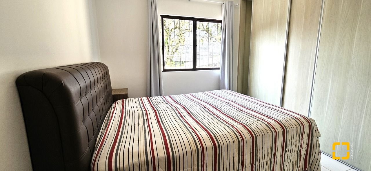 Casa com 228m², 3 quartos (sendo 1 suíte), 3 garagens, no bairro Pantanal em Florianópolis