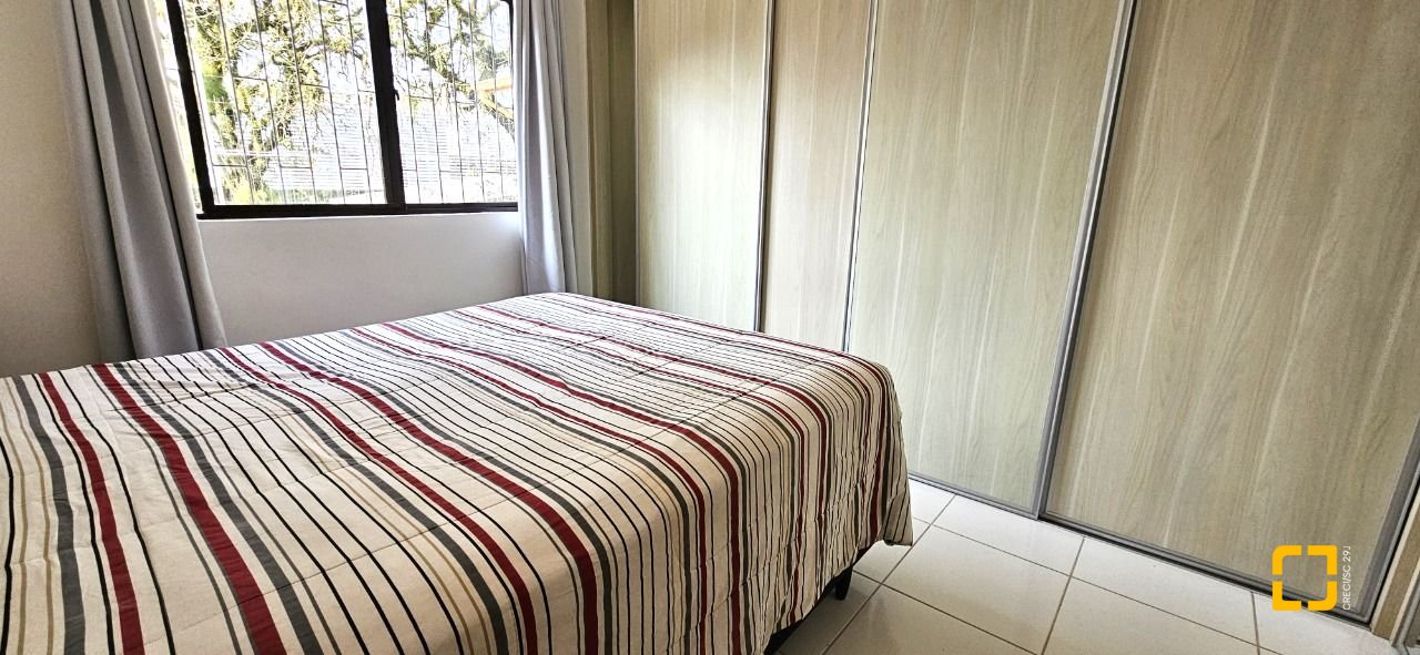 Casa com 228m², 3 quartos (sendo 1 suíte), 3 garagens, no bairro Pantanal em Florianópolis
