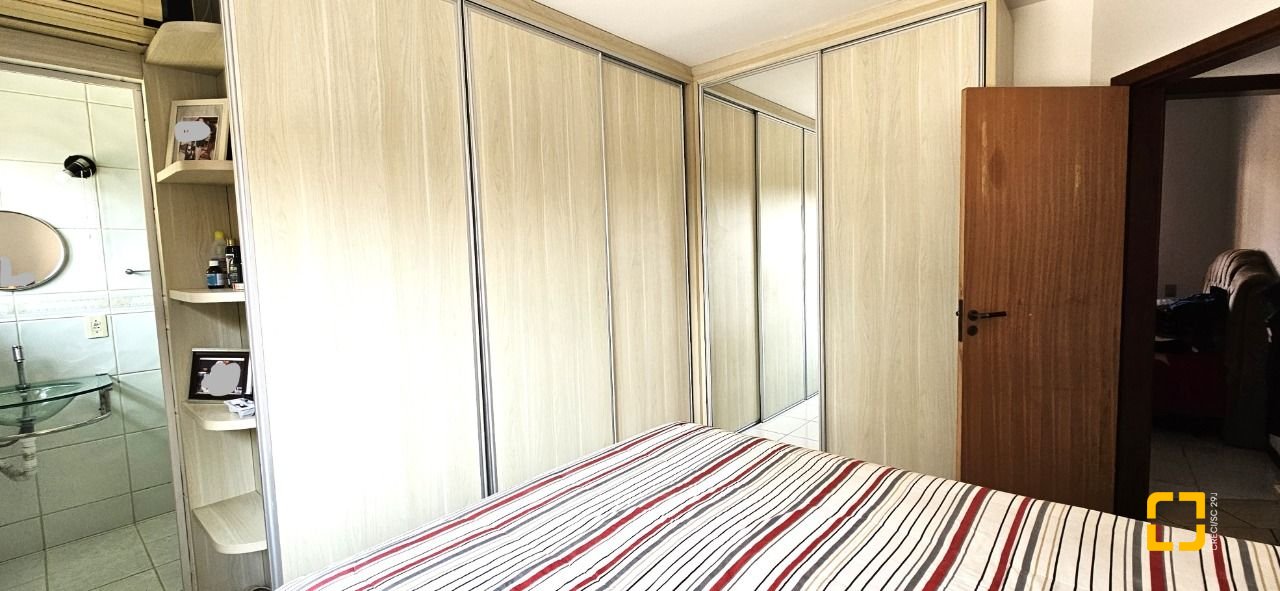 Casa com 228m², 3 quartos (sendo 1 suíte), 3 garagens, no bairro Pantanal em Florianópolis