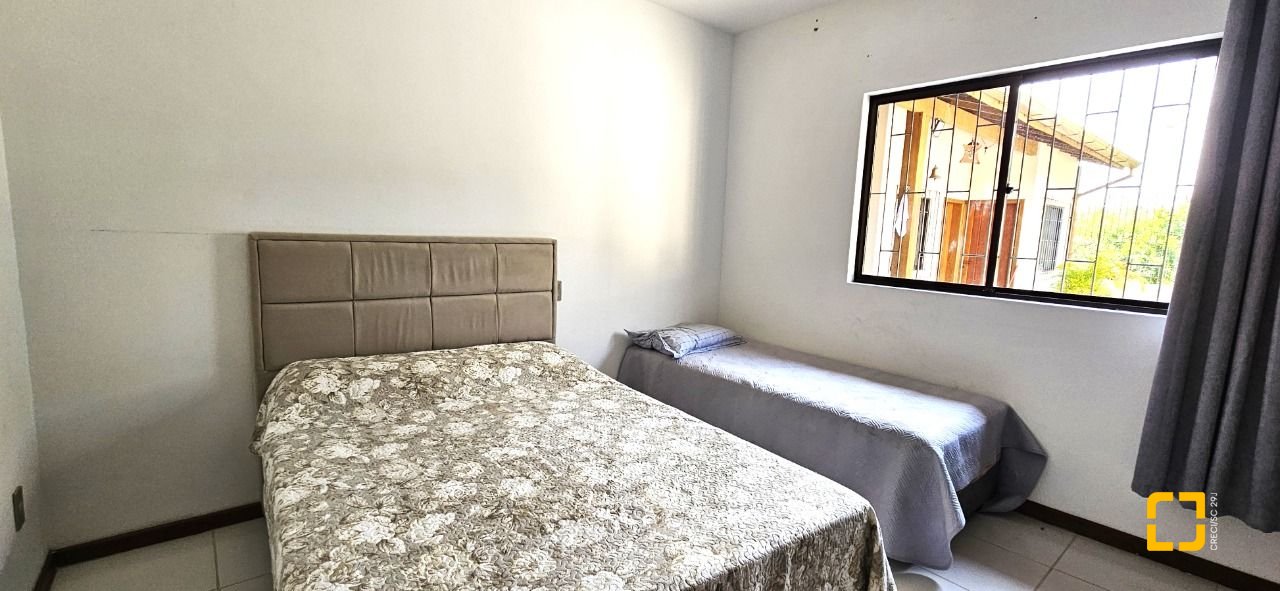 Casa com 228m², 3 quartos (sendo 1 suíte), 3 garagens, no bairro Pantanal em Florianópolis