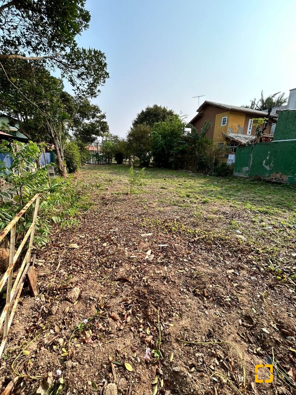 Terreno com 329m², no bairro Campeche em Florianópolis