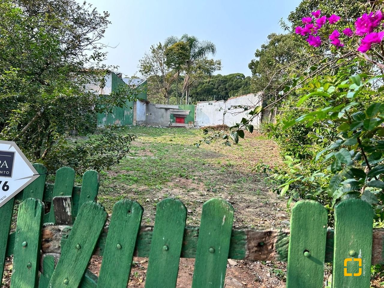 Terreno com 329m², no bairro Campeche em Florianópolis